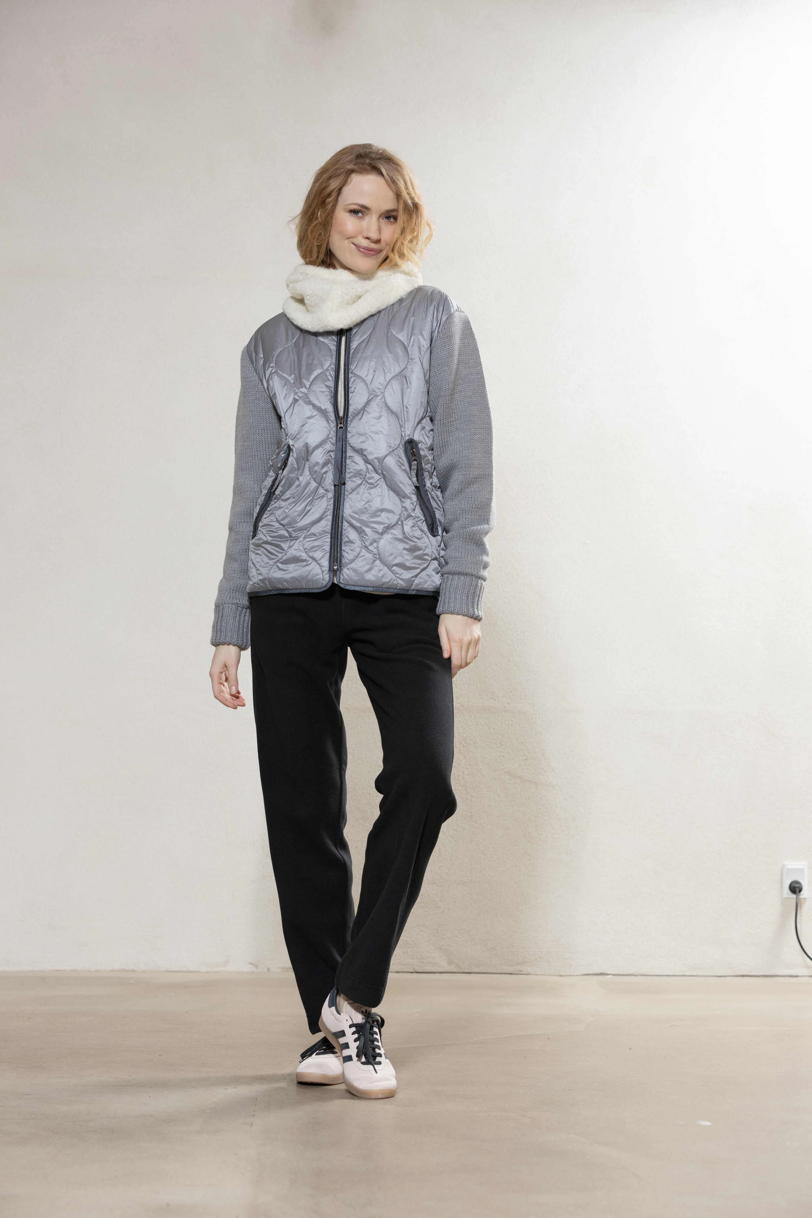 Camelia Fleece Pants - Black - Image 2